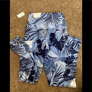 NWT Arie floral leggings size medium